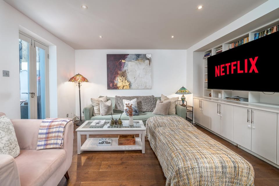 Niru Experience Hidden Gem In Chelsea 2BD 2BA Apartment in City of Westminster