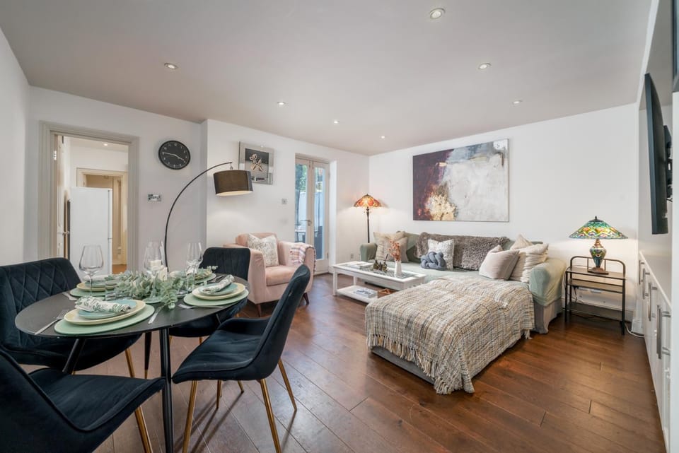 Niru Experience Hidden Gem In Chelsea 2BD 2BA Apartment in City of Westminster