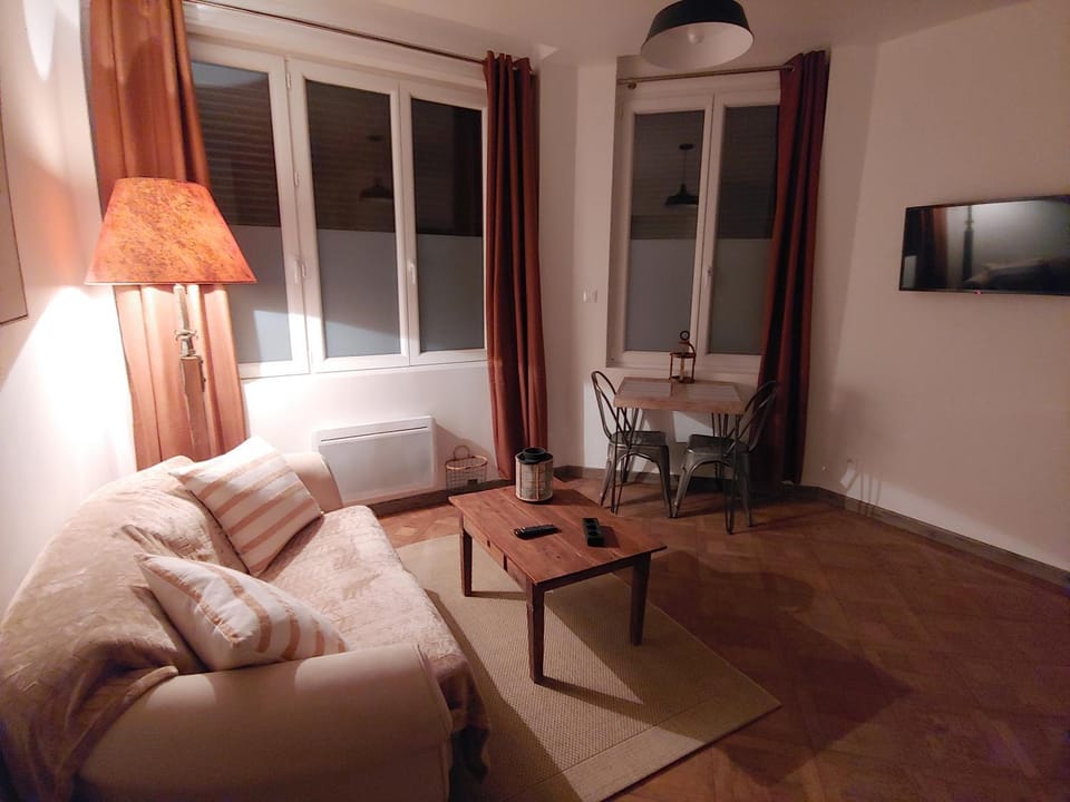 TV and multimedia, Living room, Dining area