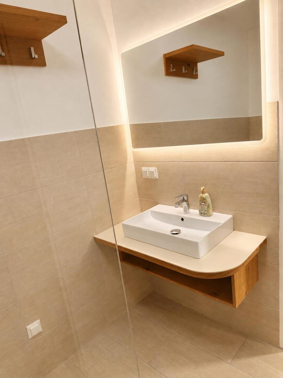 Shower, Bathroom, hair dryier, internet, internet, internet, towels, towels