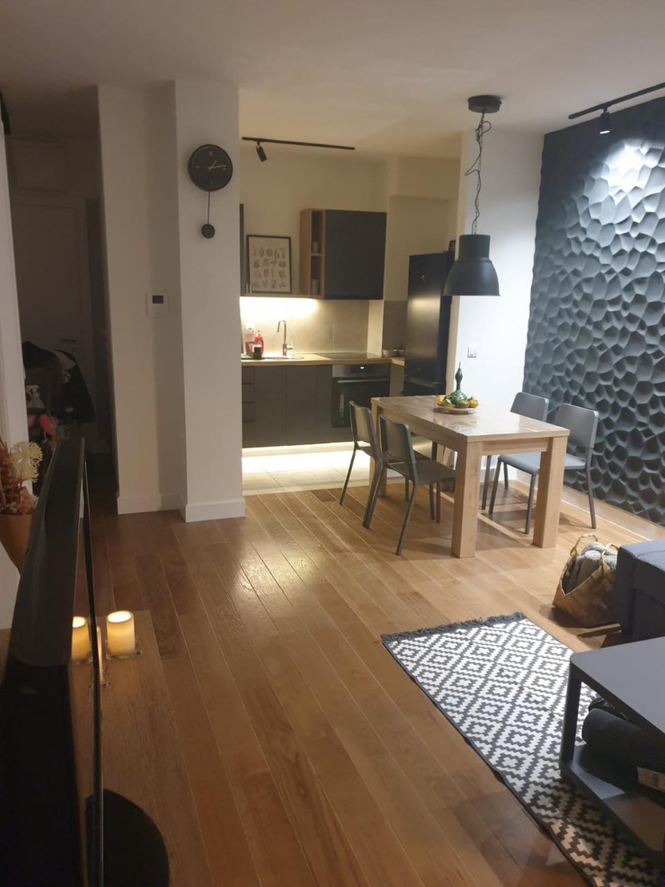 Kitchen or kitchenette, Dining area