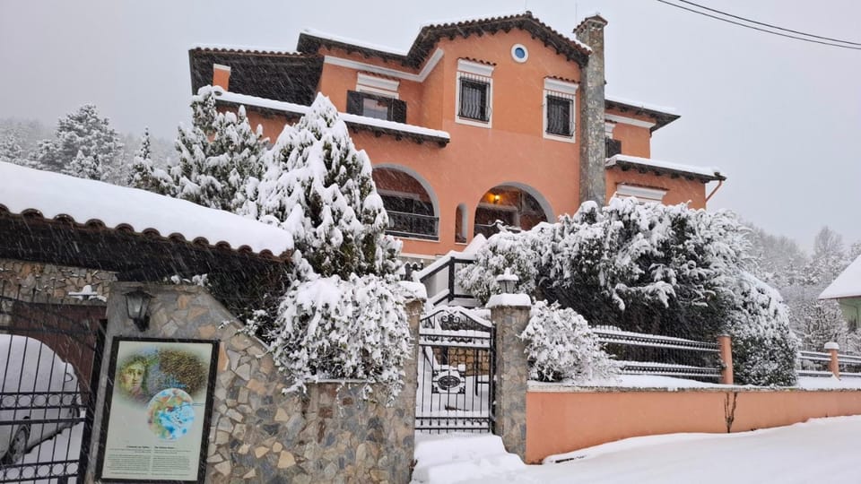 Property building, Day, Winter