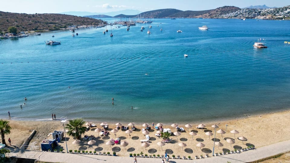 Nearby landmark, Spring, Day, People, Natural landscape, Bird's eye view, Beach, Lake view, Mountain view, River view, Sea view, group of guests, sunbed