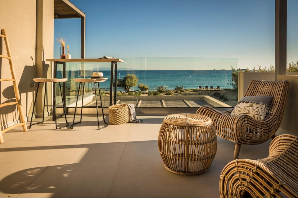 Patio, Day, Natural landscape, View (from property/room), Balcony/Terrace, Seating area, Beach, Sea view