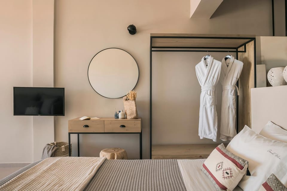 Bed, TV and multimedia, Bedroom, towels, wardrobe