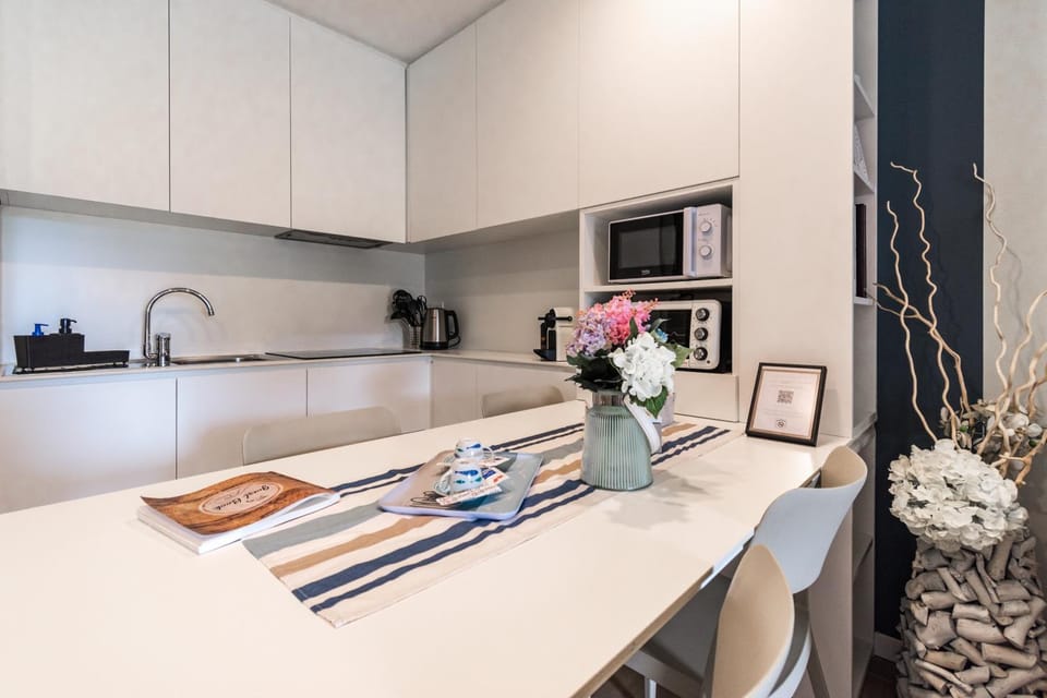 Kitchen or kitchenette, Dining area, minibar, pet friendly, stove