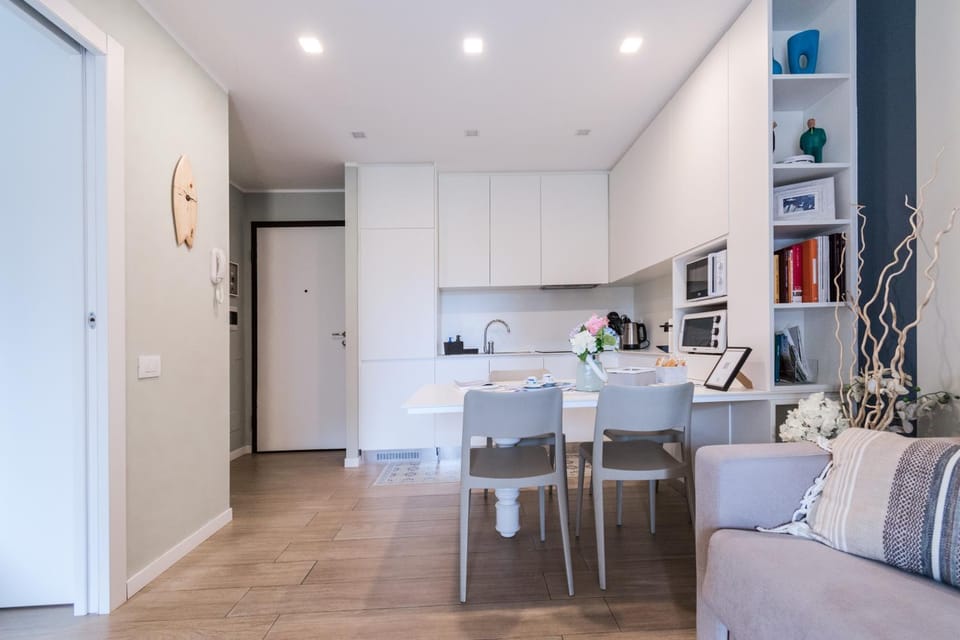 Day, Living room, Seating area