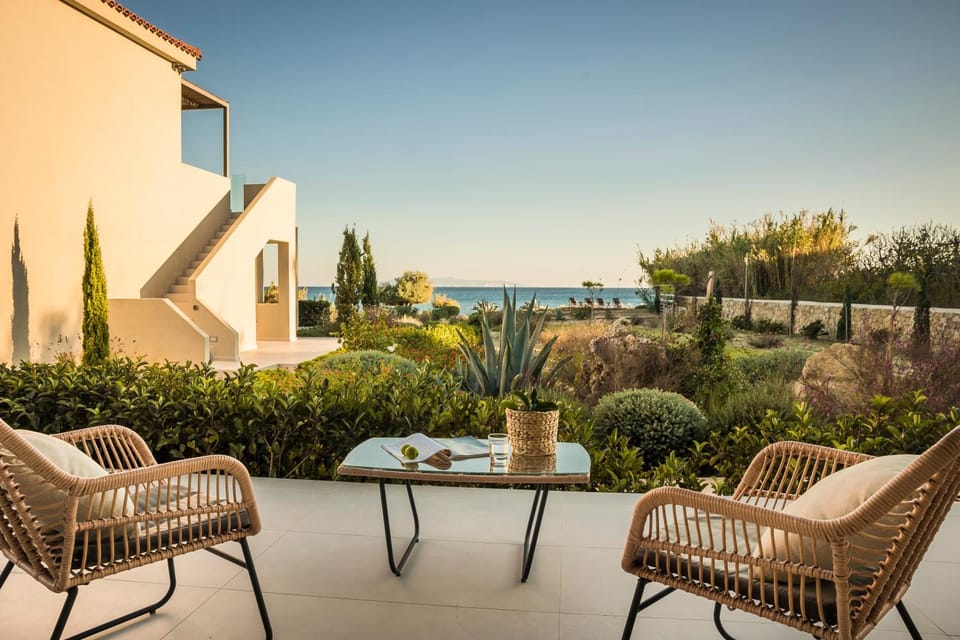 Property building, Patio, Day, Natural landscape, Garden, View (from property/room), Balcony/Terrace, Seating area, Garden view, Sea view