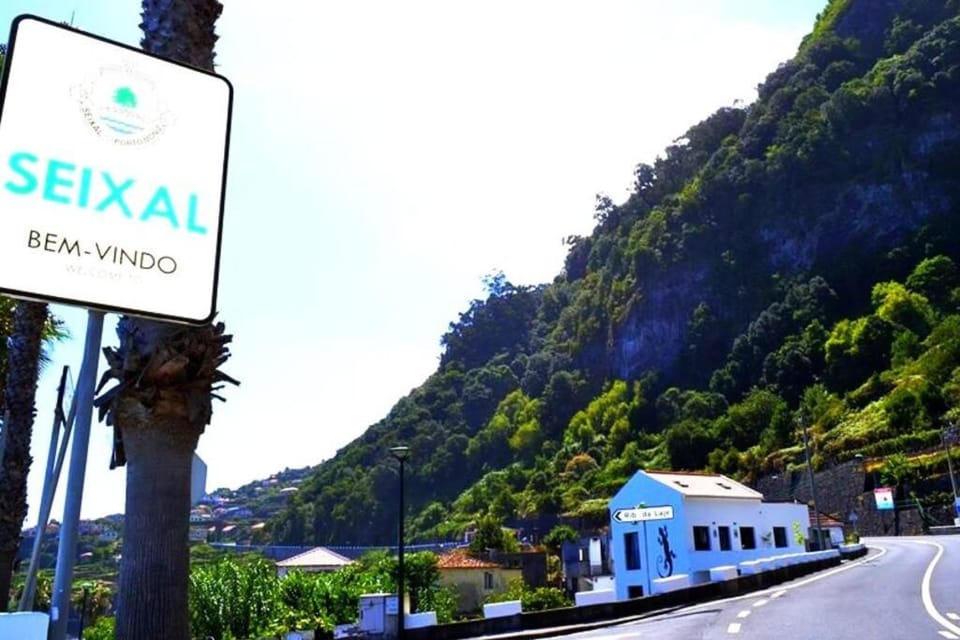 Day, Neighbourhood, Natural landscape, Mountain view, Street view