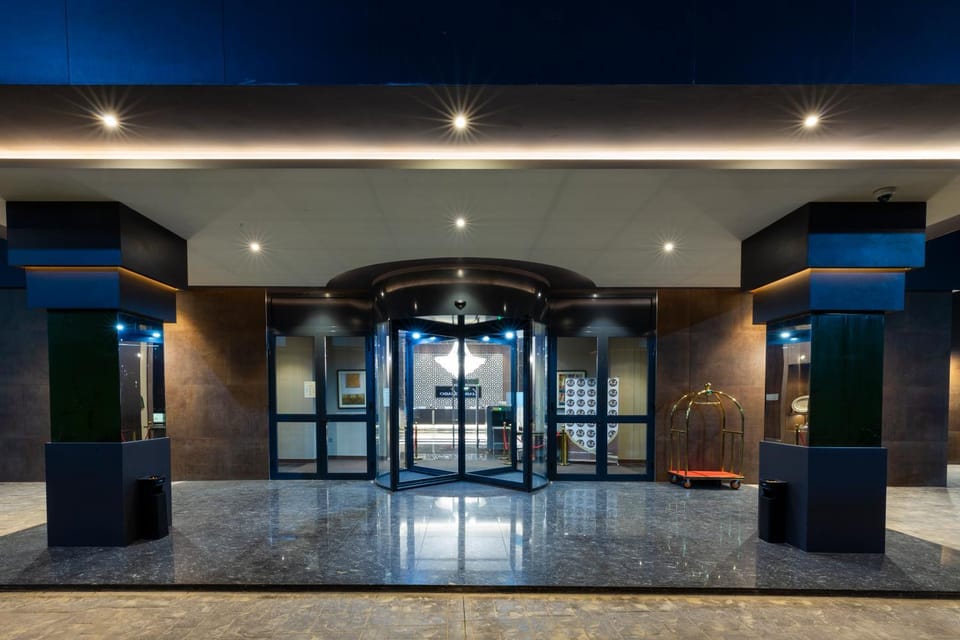 Facade/entrance