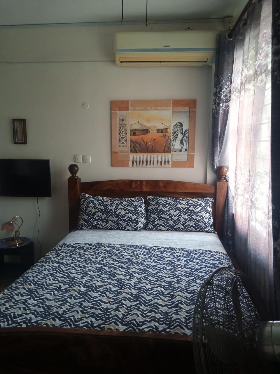 Bed, air conditioner