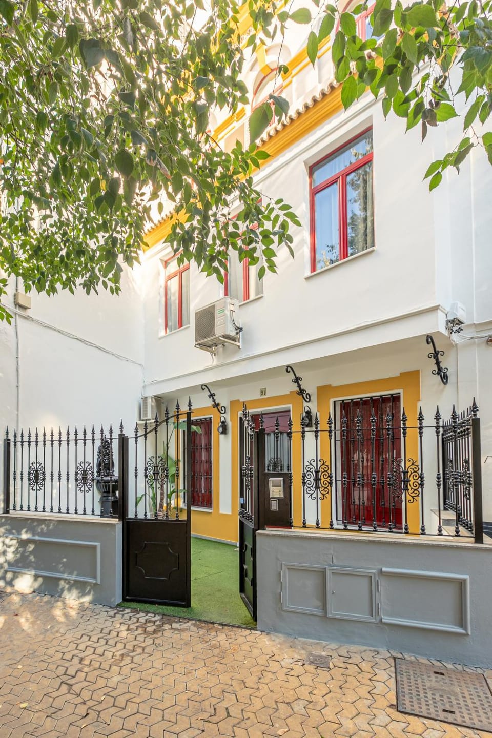 Property building, Facade/entrance
