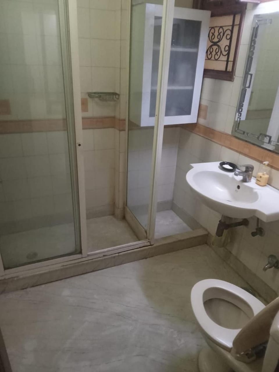 2 Bed Apartment Sleeps 4 with Parking New Delhi Apartment in New Delhi