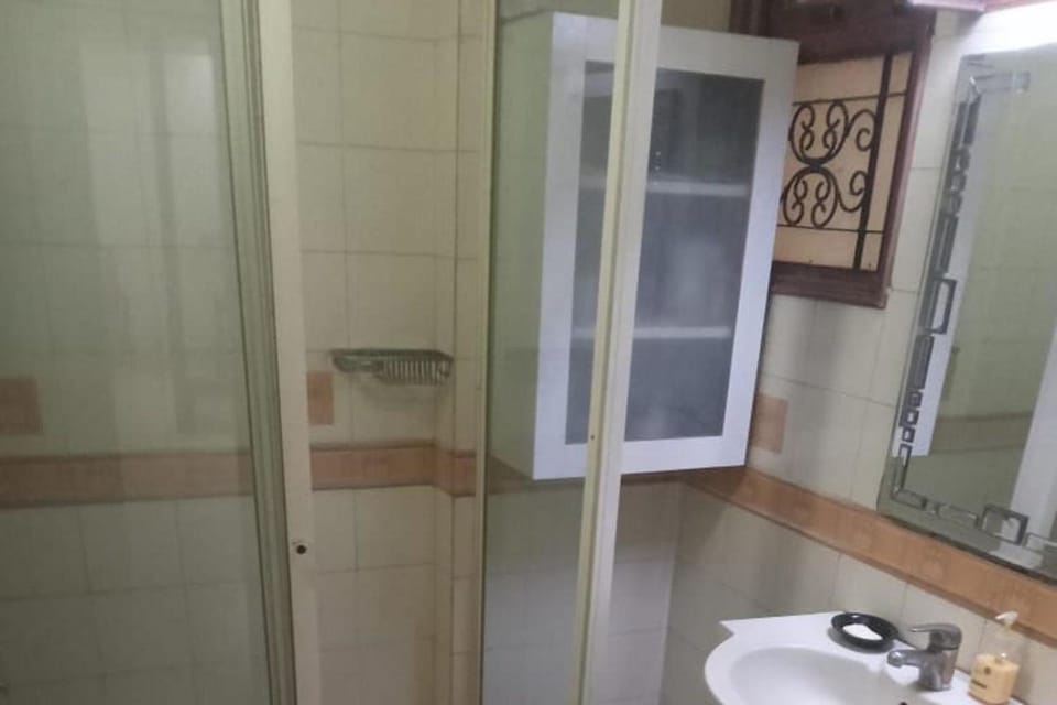 2 Bed Apartment Sleeps 4 with Parking New Delhi Apartment in New Delhi