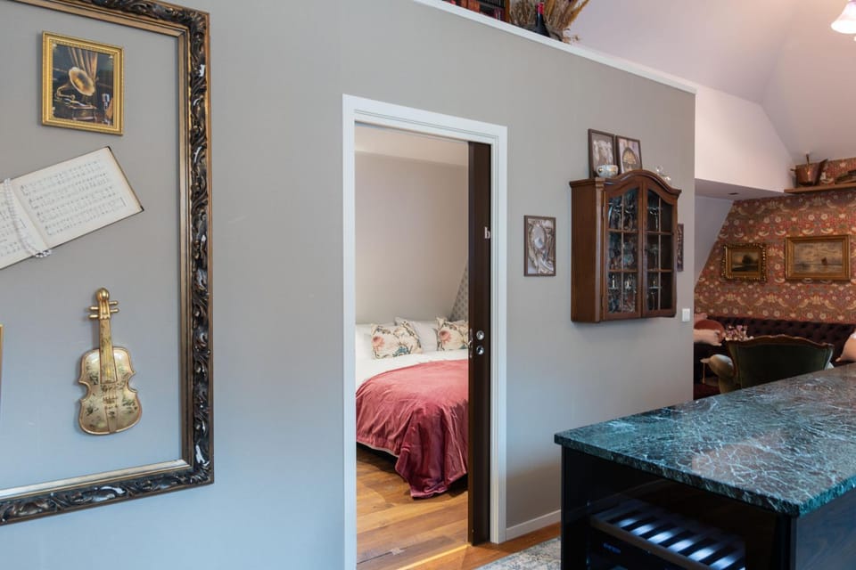 Bed, Kitchen or kitchenette, Living room