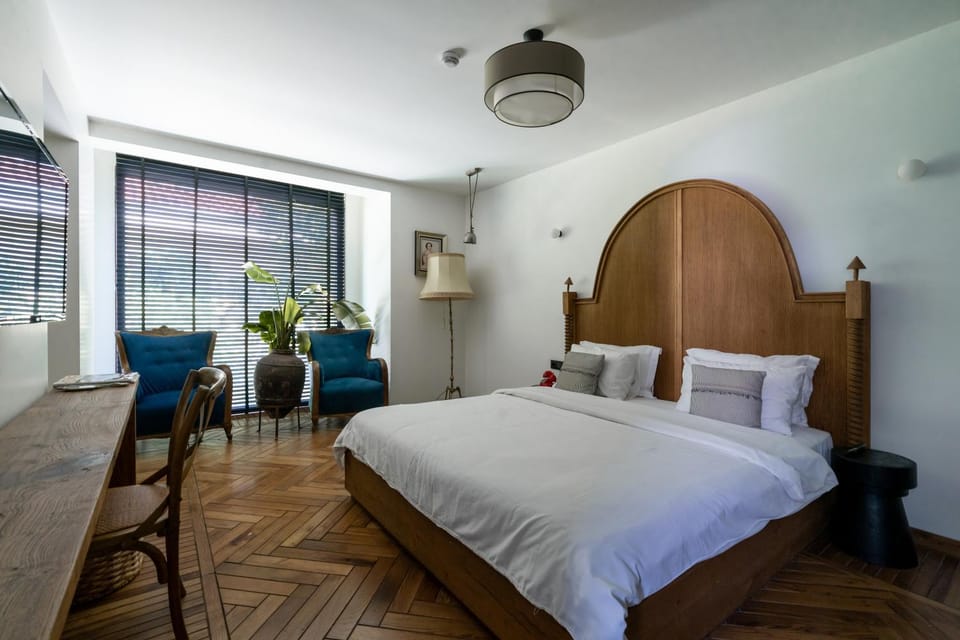 Bed, TV and multimedia, Bedroom