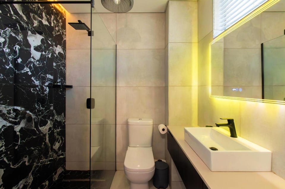 Modern City Studio in the Heart of Kloof Street House in Cape Town