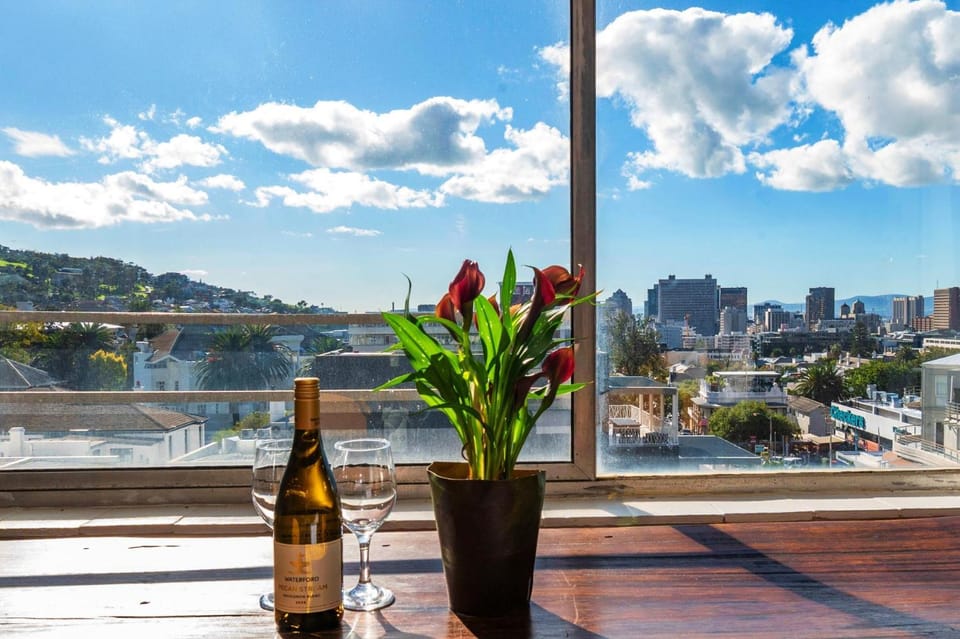 Modern City Studio in the Heart of Kloof Street House in Cape Town