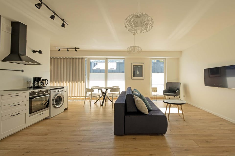Kitchen or kitchenette, Living room, Seating area, Dining area
