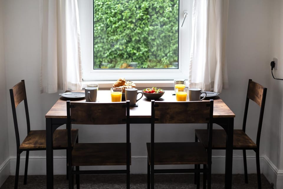 Seating area, Dining area