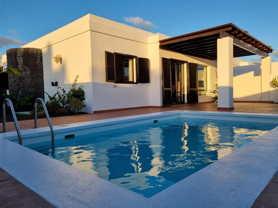 VILLA BERMEJA 20 by Villitas Villa in Playa Blanca