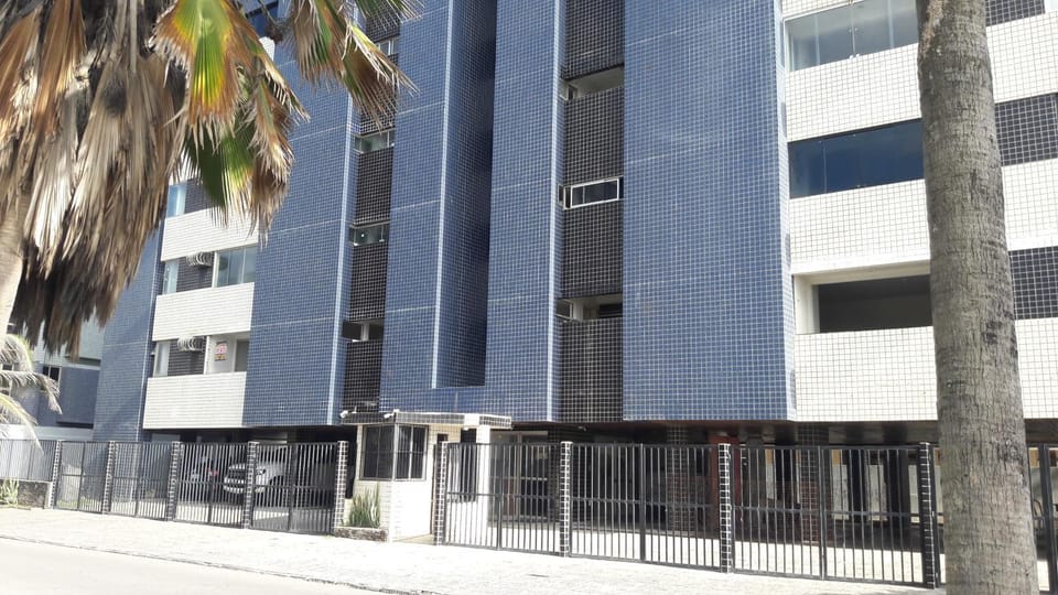 Property building, Facade/entrance, Day