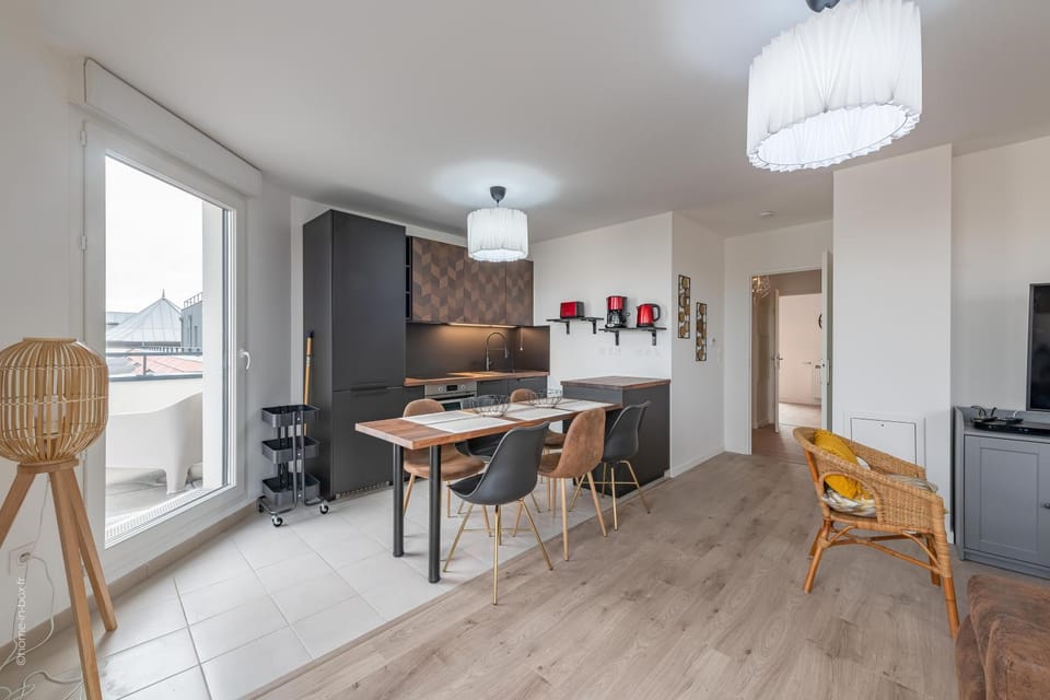 Seating area, Dining area