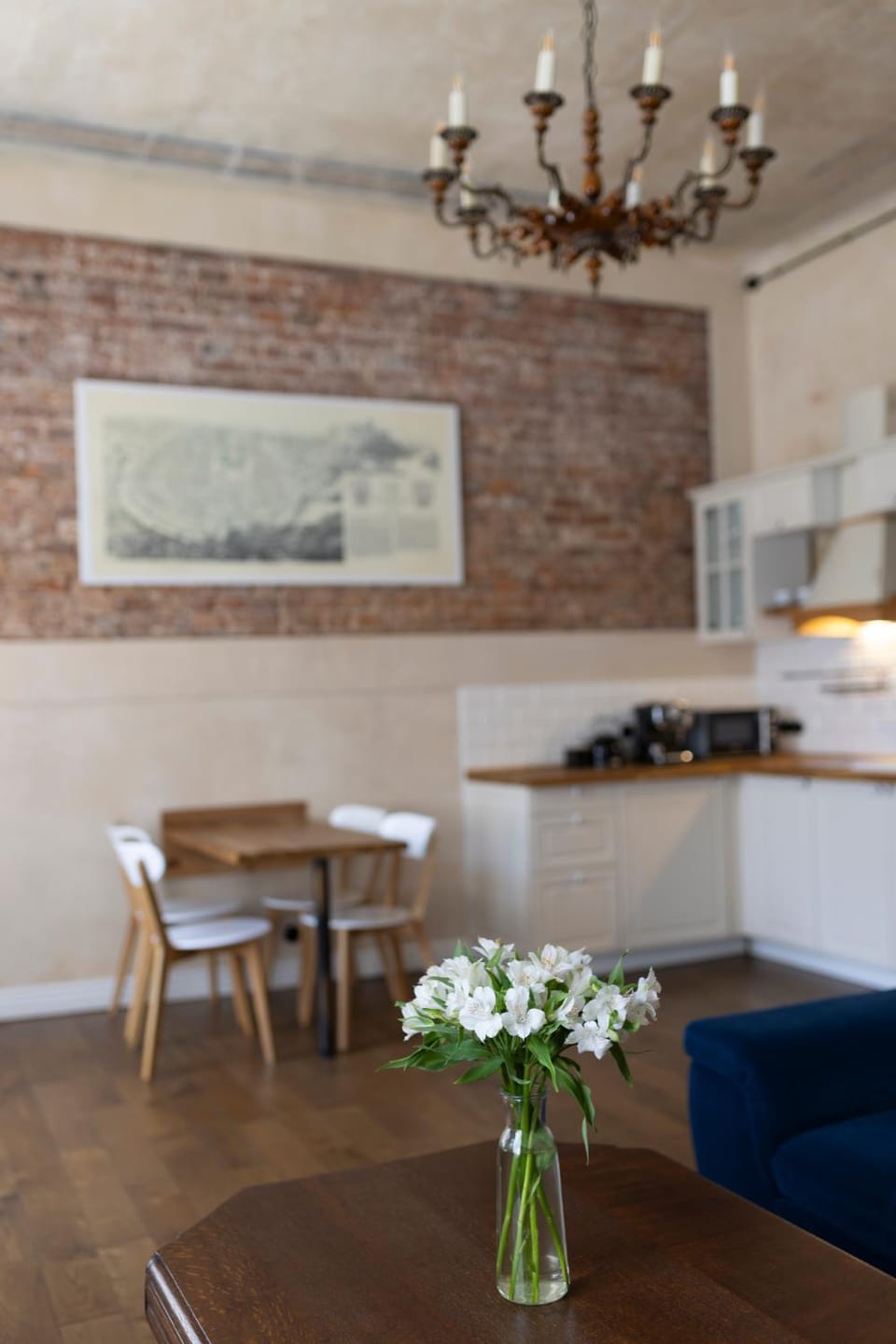 Kitchen or kitchenette, Seating area, Dining area