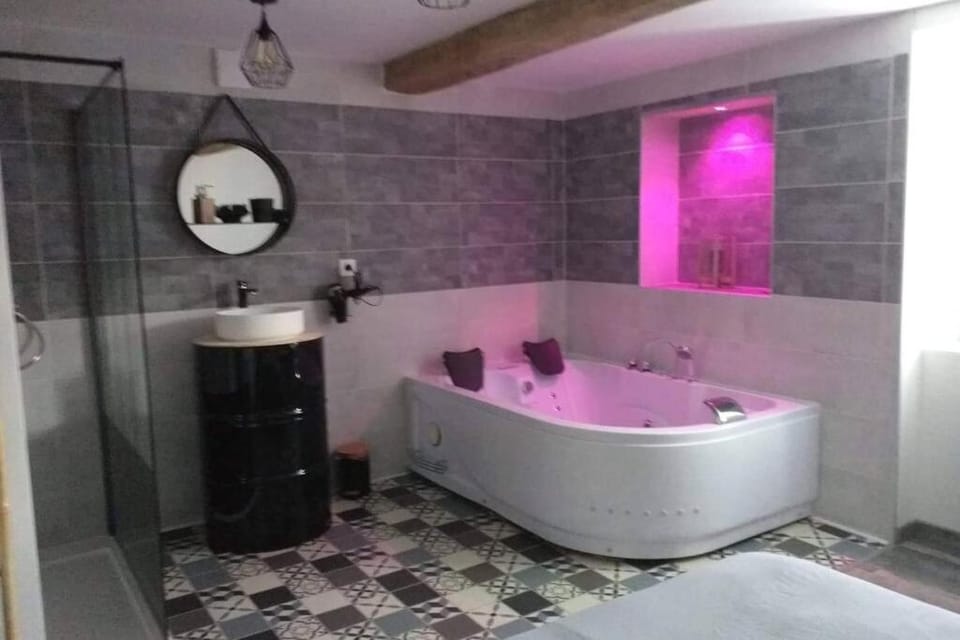 Nuit romantique Apartment in Bourgogne-Franche-Comté