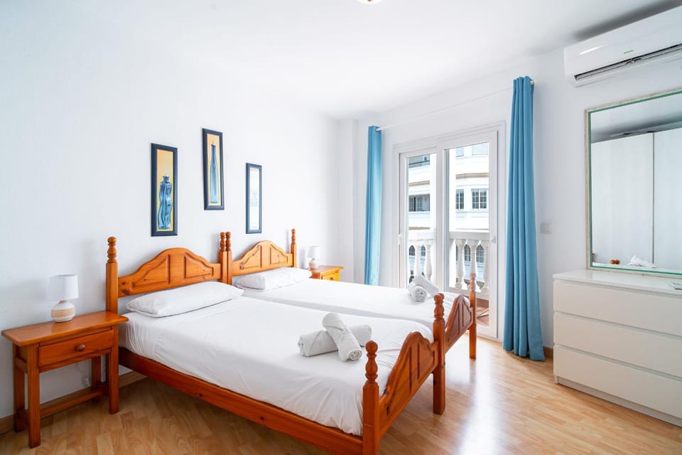 Bed, Photo of the whole room, Bedroom, air conditioner
