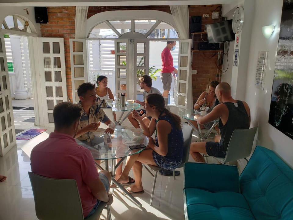 Restaurant/places to eat, Internal: Not applicable to any particular room