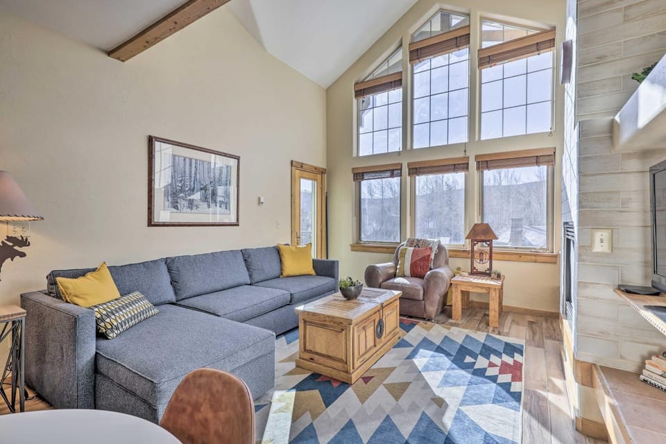 Frisco Condo w/ Balcony: 7 Mi to Copper Mountain! House in Frisco