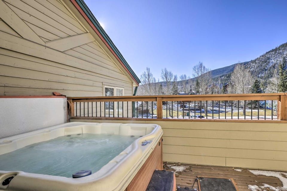 Frisco Condo w/ Balcony: 7 Mi to Copper Mountain! House in Frisco