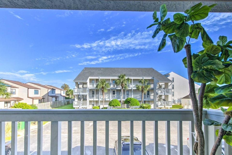 PCB Condo Rental w/ Pool Access, Steps to Beach! House in Panama City Beach