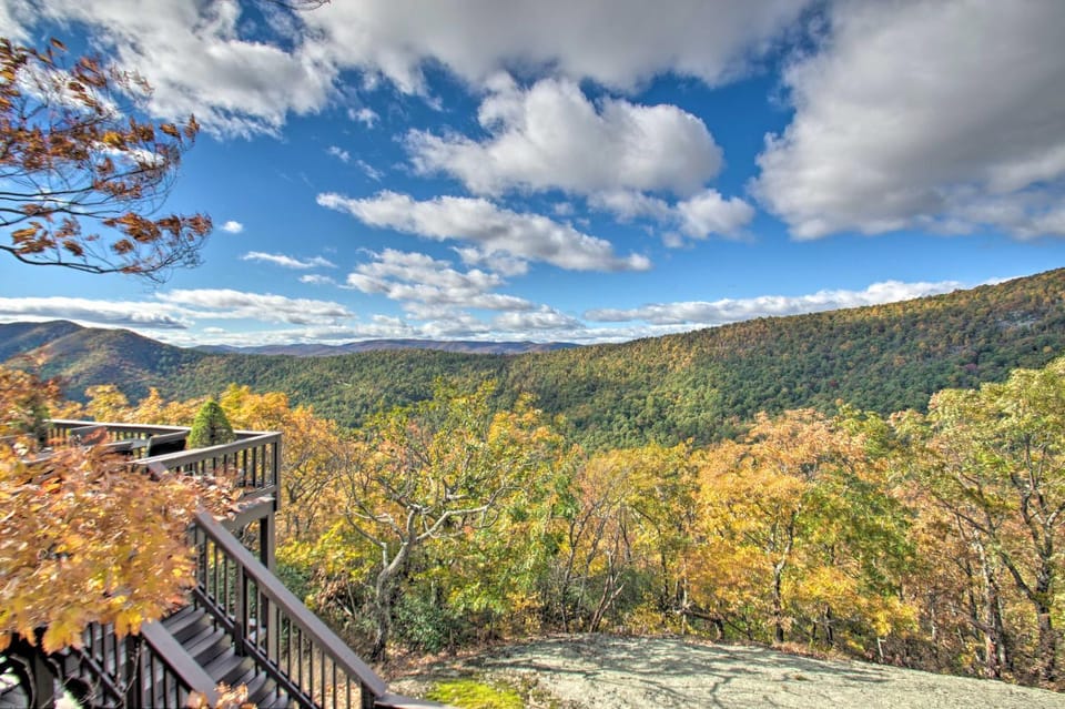 Wintergreen Resort Retreat: Ski, Hike, Golf! House in Massies Mill