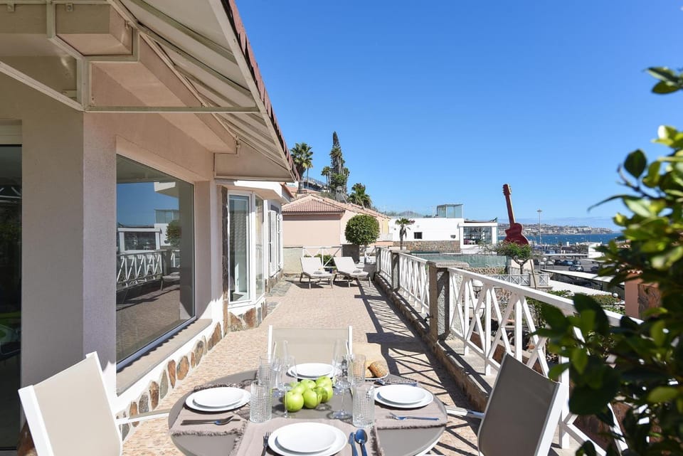 Balcony/Terrace, Dining area, Sea view, Street view