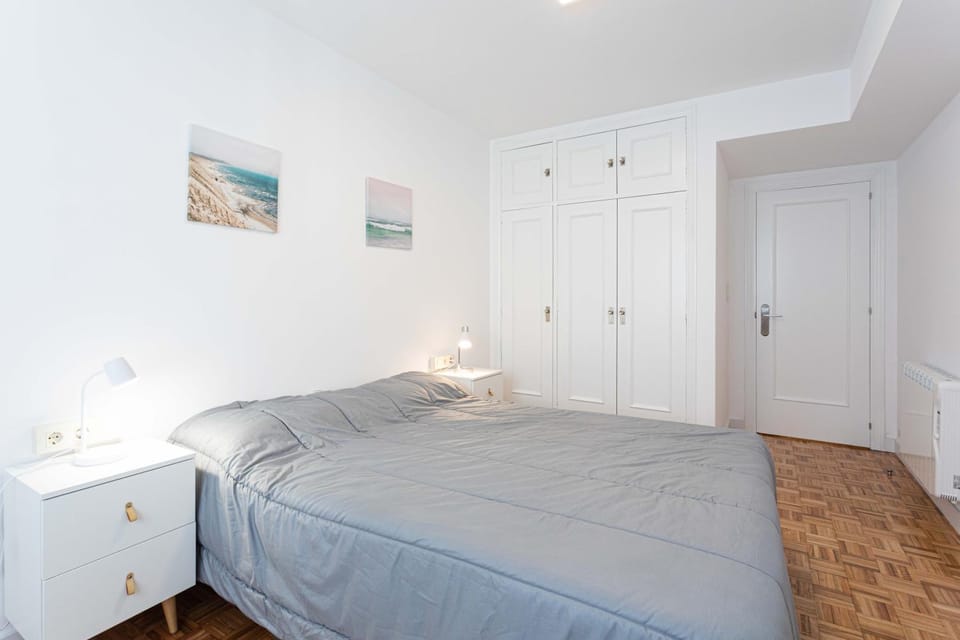 ATICO PLAYA ORZAN CENTRO GARAJE gratis MISMO EDIFICI0 Apartment in A Coruna
