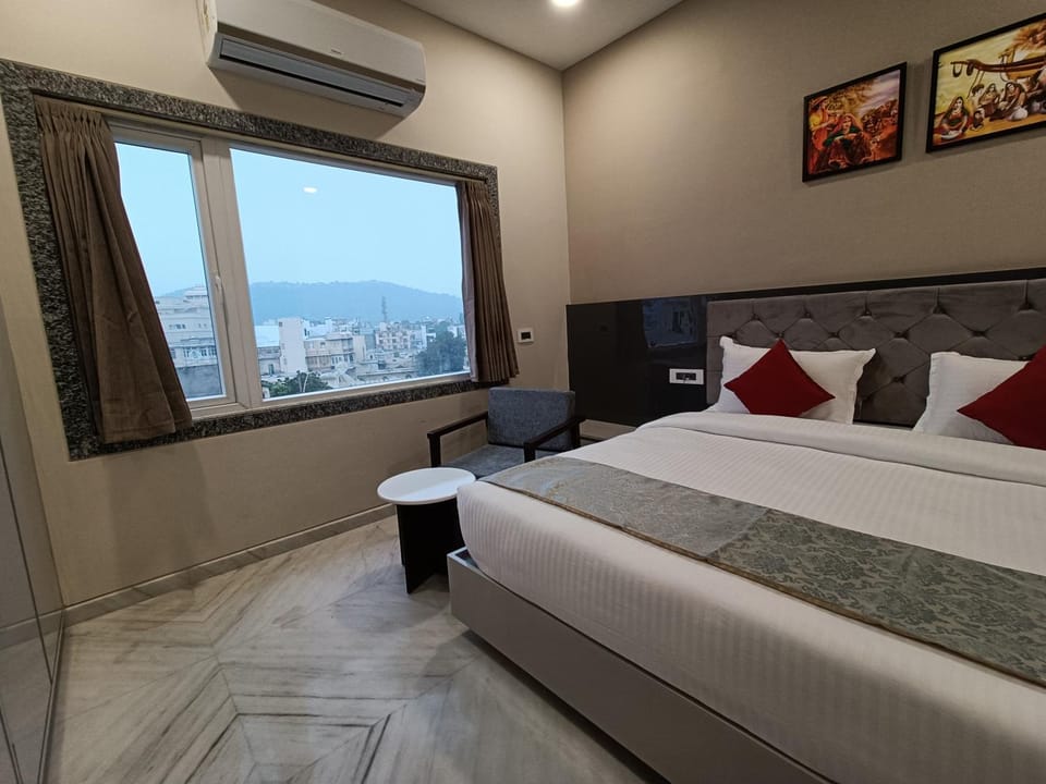 View (from property/room), City view, Mountain view