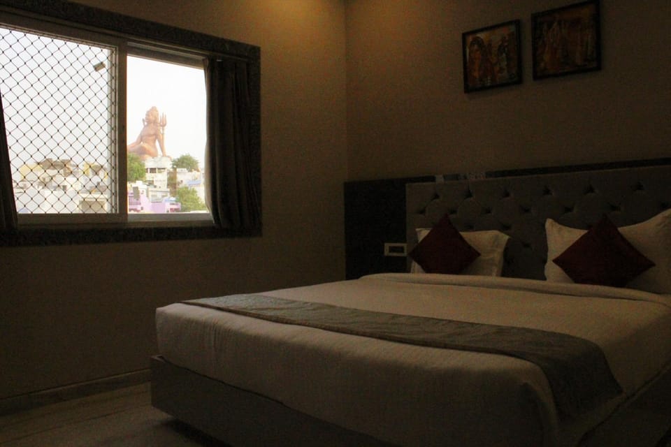 Nearby landmark, View (from property/room), Landmark view