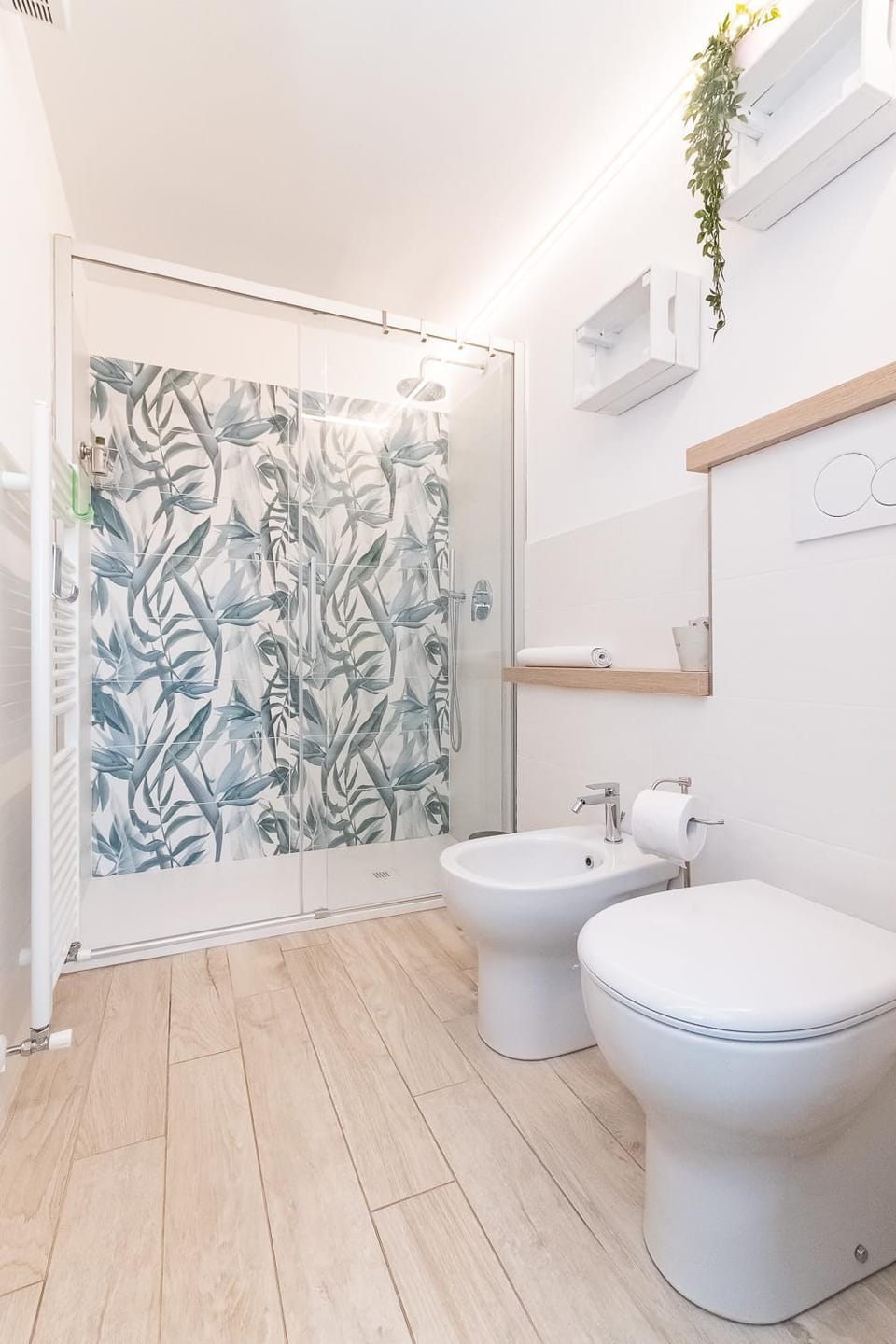 Shower, Bathroom, Decorative detail