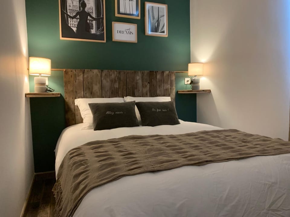 Bed, Bedroom