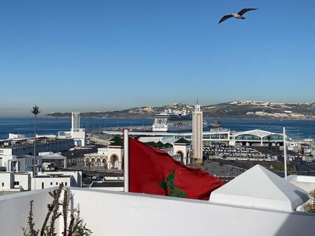 Tanger *Maison avec terrasse et vue sur la mer * House in Tangier