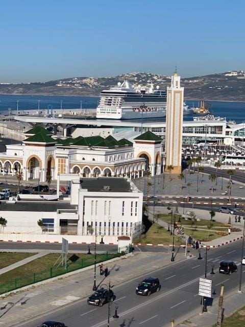 Tanger *Maison avec terrasse et vue sur la mer * House in Tangier