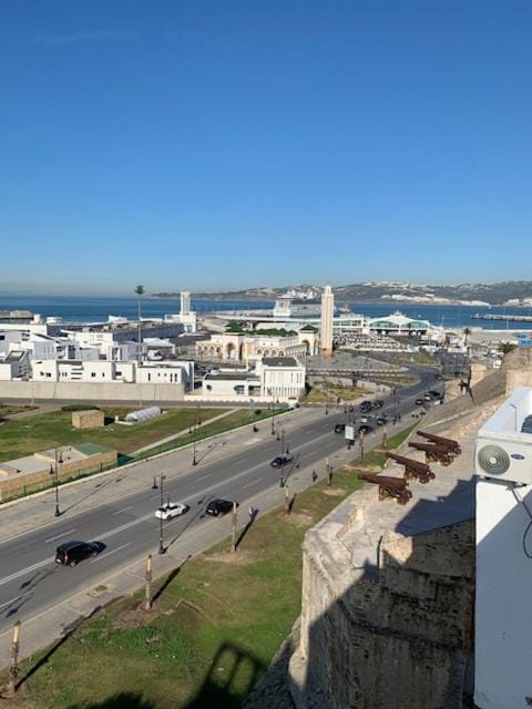 Tanger *Maison avec terrasse et vue sur la mer * House in Tangier