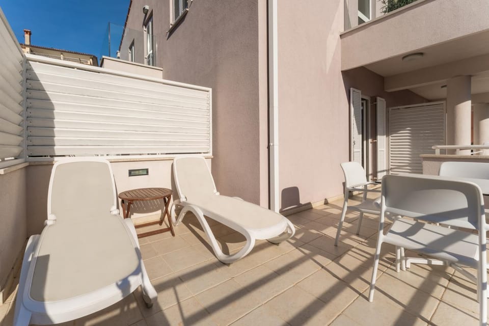 Day, Balcony/Terrace, sunbed