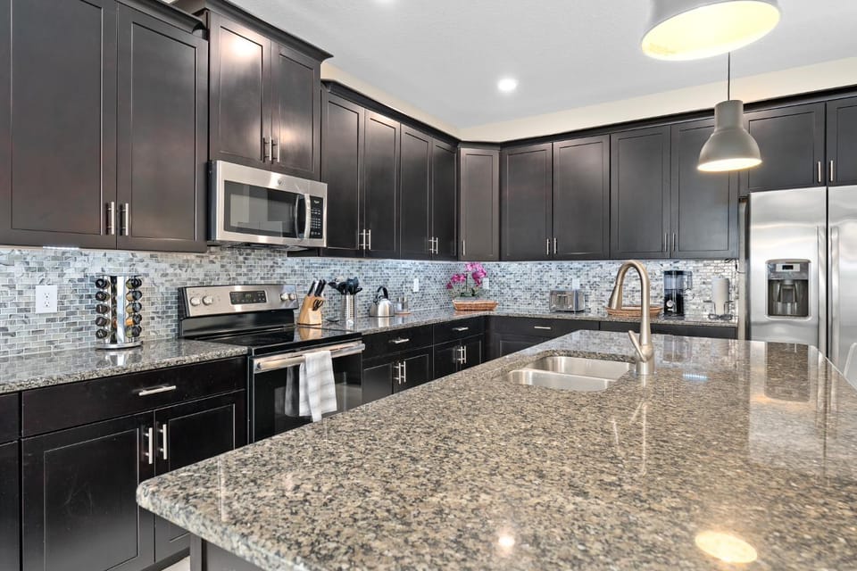 Storey Lake -6 Bedrooms Luxury home w-pool & spa House in Kissimmee