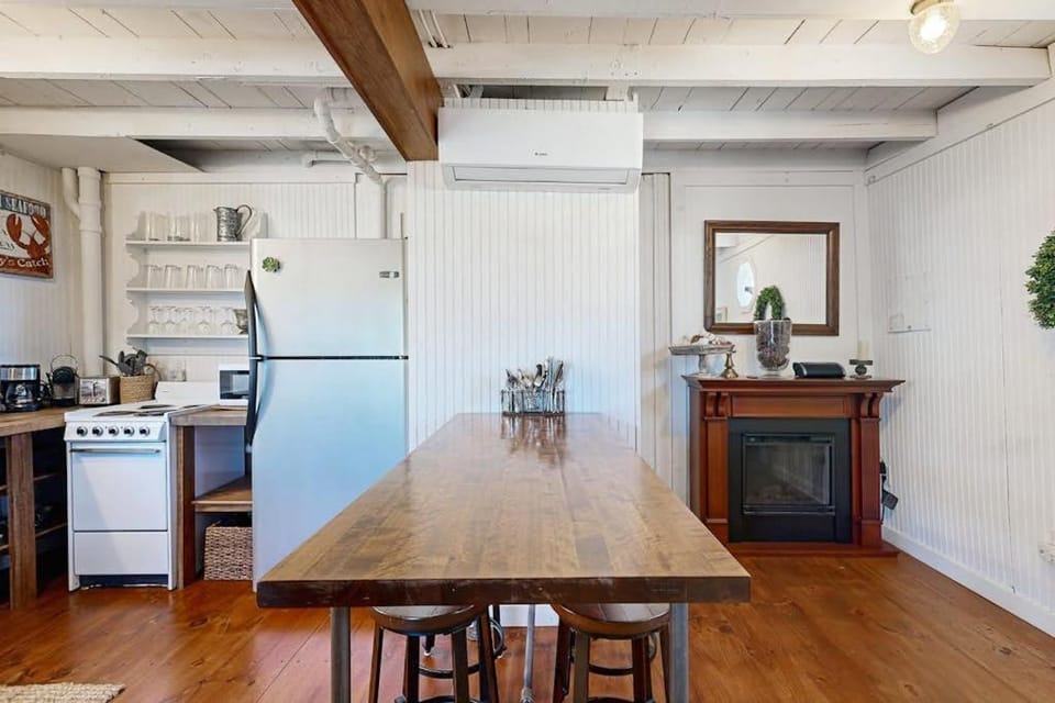 Kitchen or kitchenette, kitchen