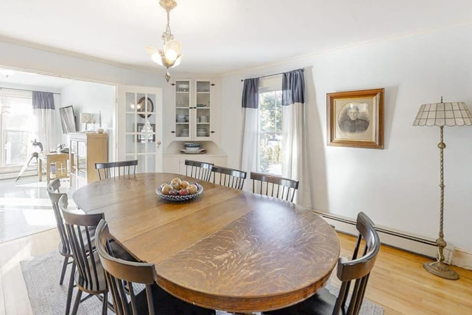 Seating area, Dining area