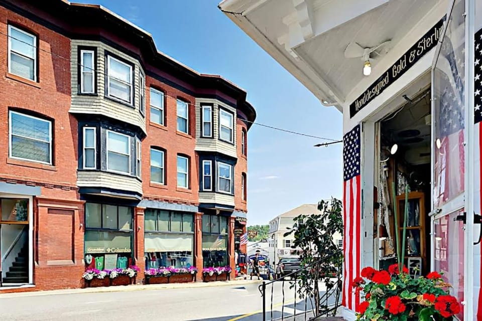 Property building, Day, Street view