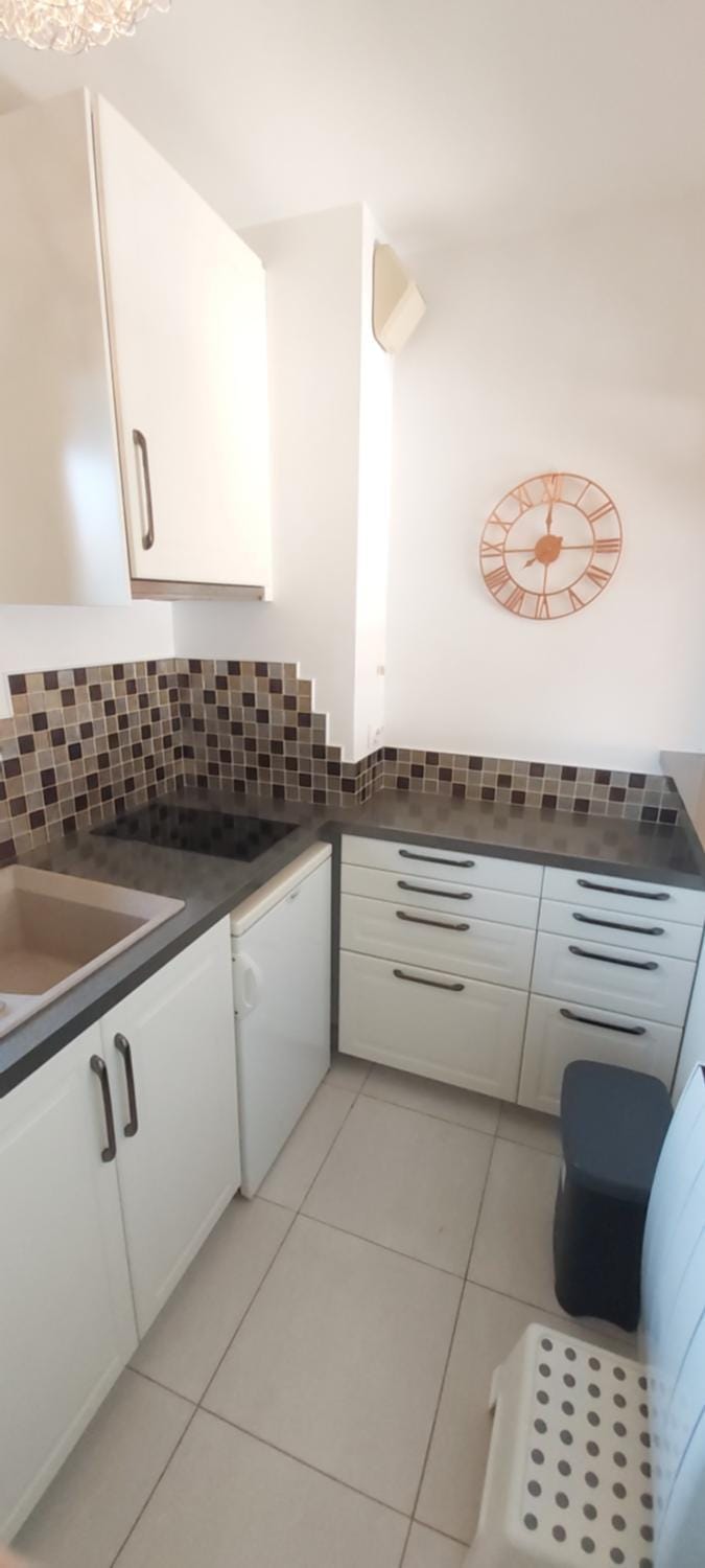 Kitchen or kitchenette, stove